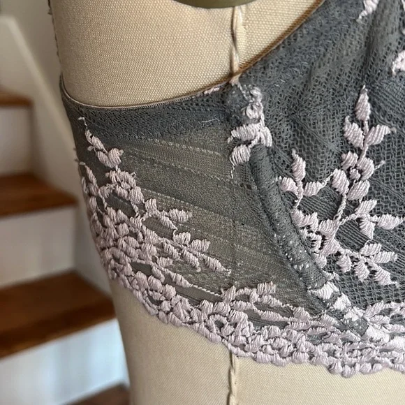 Wacoal Embrace Lace Underwire Bra 65191 Gray/Cream​​​​​​​​​ - Picture 10 of 15
